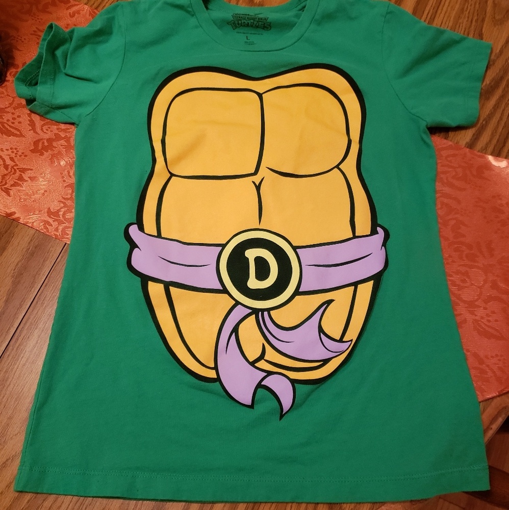 Large women's Donatello flitted t-shirt